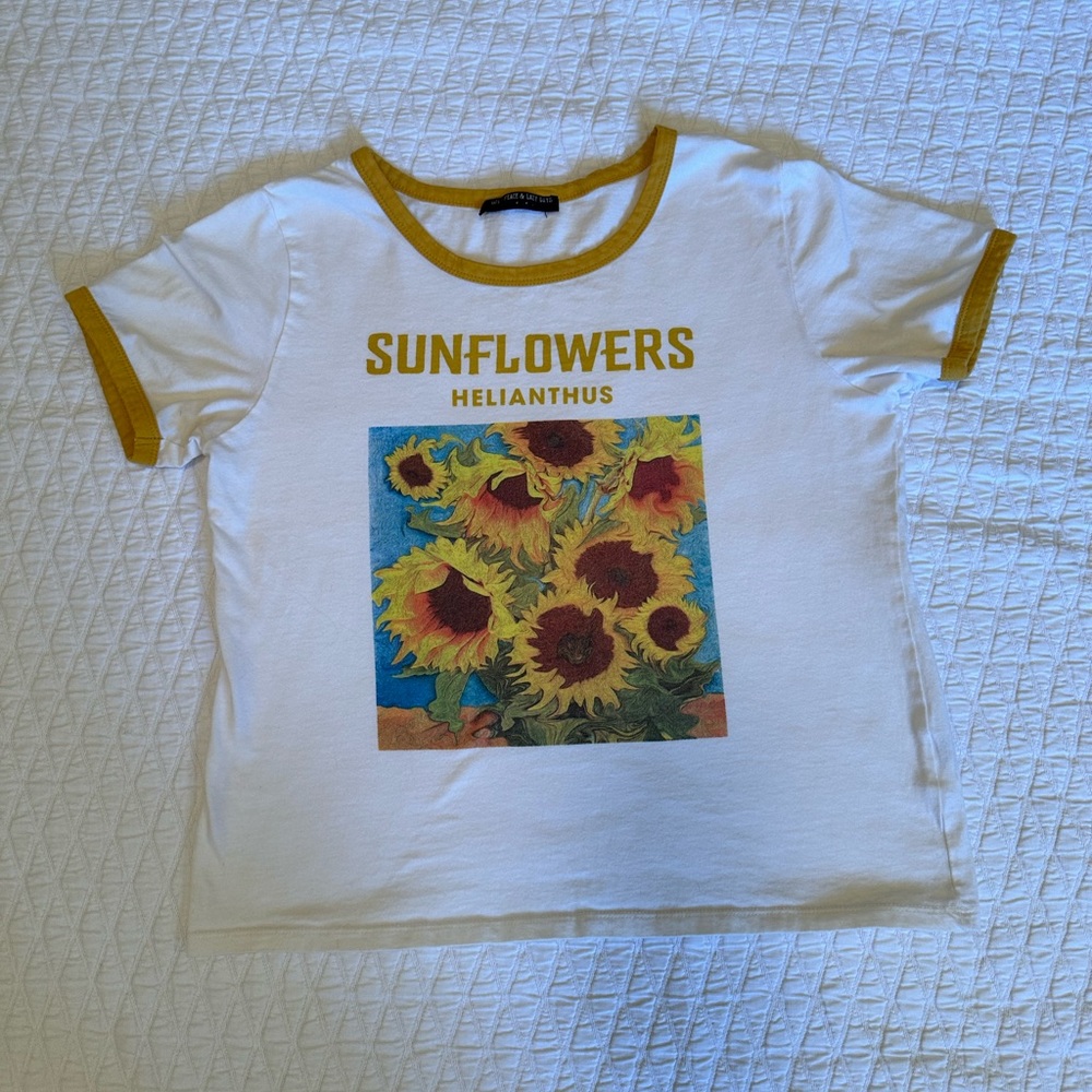 Set of 3 graphic tees - sizes S/M - Picture 6 of 11